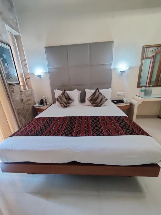 Capital Hotel Mumbai Exteriör bild